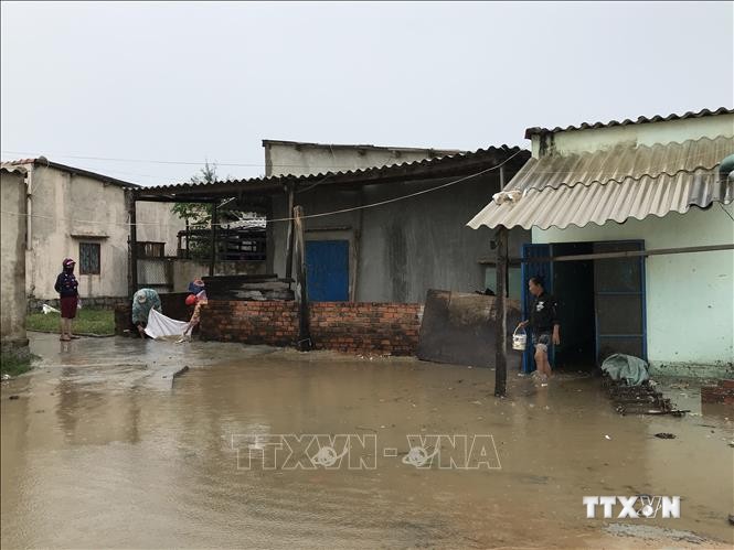 Bão số 9: Hàng chục nhà dân tại Phú Yên bị tốc mái, mất điện diện rộng