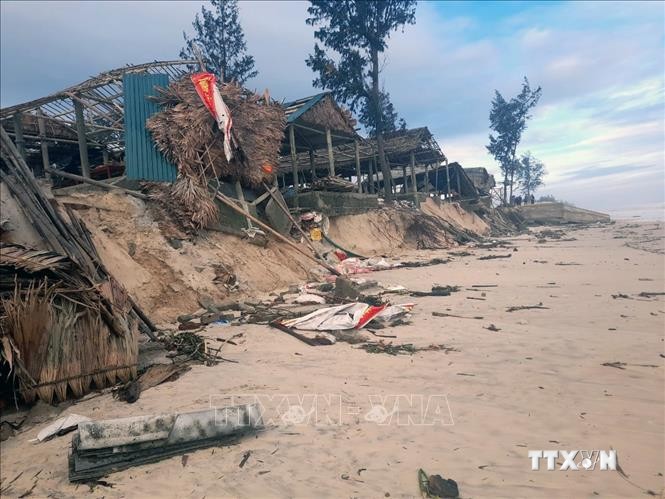 Sạt lở bờ biển nghiêm trọng gây nhiều thiệt hại tại Quảng Trị
