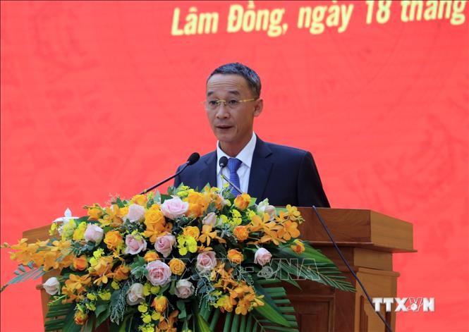 Ông Trần Văn Hiệp phát biểu nhận nhiệm vụ Chủ tịch UBND tỉnh Lâm Đồng. Ảnh: Chu Quốc Hùng-TTXVN