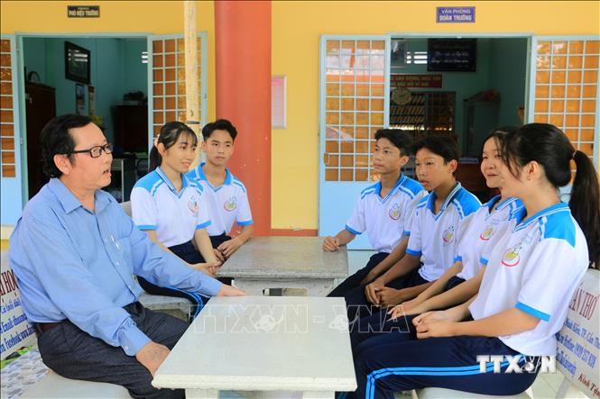 Nhà giáo Ưu tú Nguyễn Minh Thiện và hành trình "gieo con chữ" cho học sinh vùng sâu Vĩnh Long  