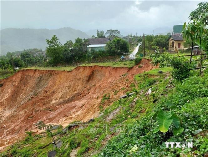 Quảng Ngãi: Sạt lở núi đe dọa tính mạng người dân khu tái định cư Anh Nhoi 2