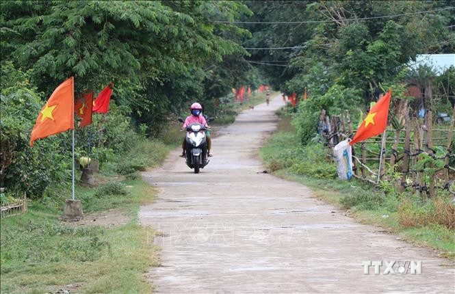 Đường giao thông nông thôn tại buôn Xây Dựng, xã Suối Trai, huyện Sơn Hòa, tỉnh Phú Yên. Ảnh: Phạm Cường - TTXVN