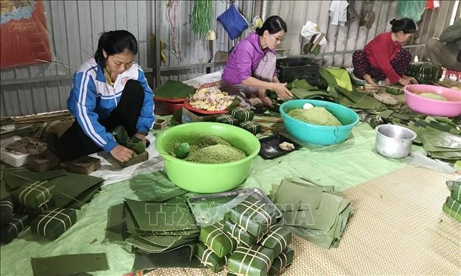 Làng Đại An Khê gìn giữ nghề làm bánh chưng, bánh tét truyền thống