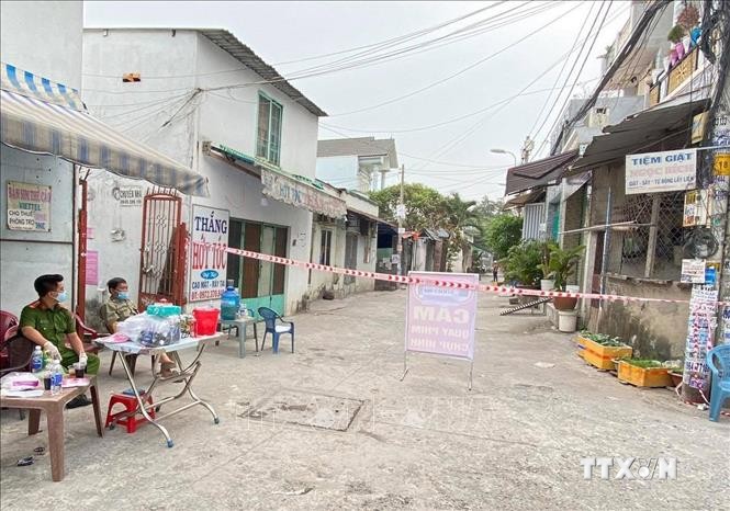 Dịch COVID-19: Thành phố Hồ Chí Minh ghi nhận thêm 24 trường hợp dương tính với SARS-CoV-2 liên quan đến sân bay Tân Sơn Nhất