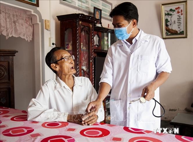 Danh Ngọc Châu - Bác sĩ người Khmer hết lòng chăm sóc sức khỏe cho dân nghèo