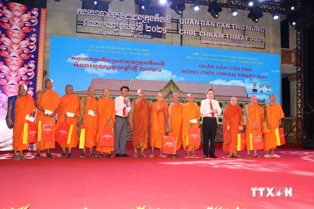 Phó Chủ tịch Thường trực Quốc hội Trần Thanh Mẫn dự Tết quân dân mừng Chôl Chnăm Thmây 2021 tại Cần Thơ