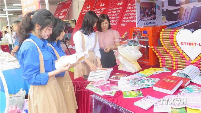 Tặng trên 6.500 đầu sách cho trẻ em vùng cao Lào Cai