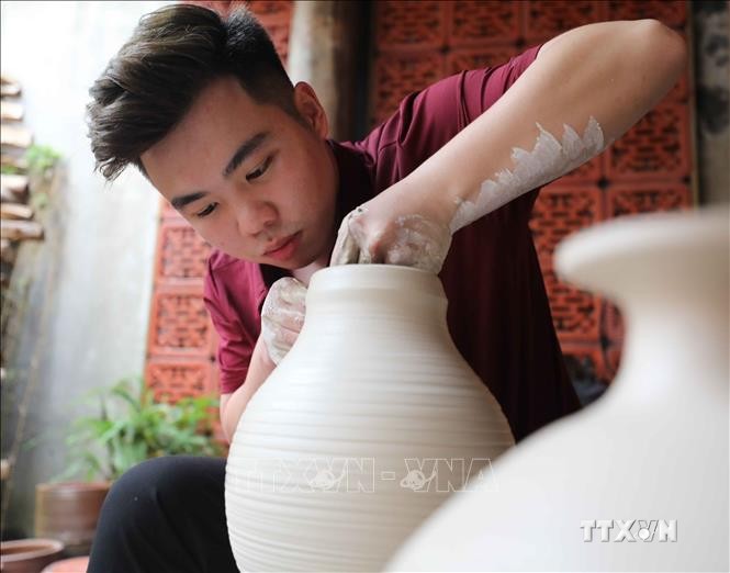 Mở triển lãm về nghệ thuật gốm Việt trong đời sống đương đại