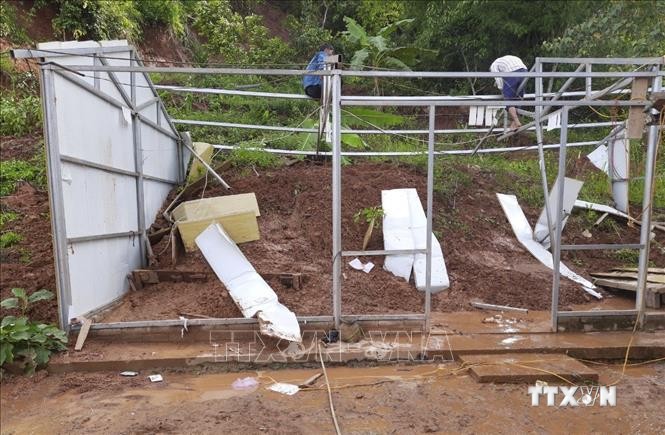 Một ngôi nhà của người dân bị mưa lũ gây hư hại trên 70% tại huyện Mường Nhé (Điện Biên). Ảnh: TTXVN phát
