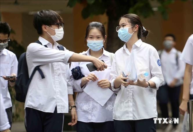 Kỳ thi tuyển sinh lớp 10 tại Hà Nội: Đề thi giảm độ khó, thí sinh hồ hởi hoàn thành 2 môn thi cuối cùng
