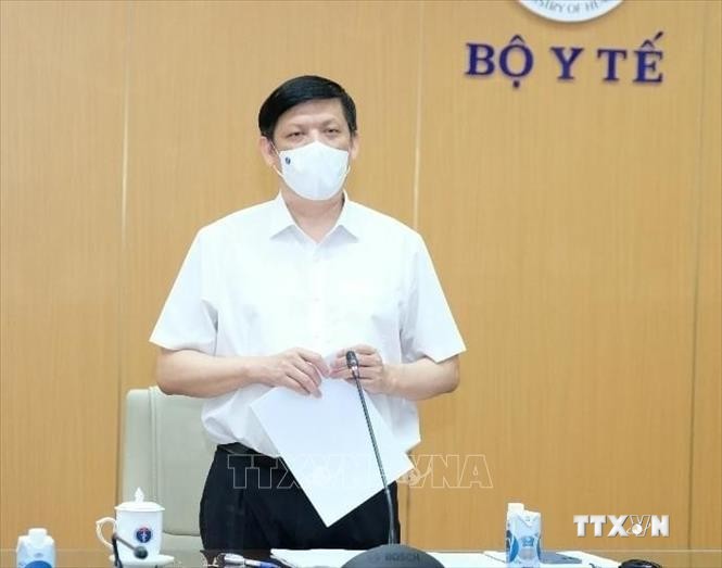 Bộ trưởng Bộ Y tế Nguyễn Thanh Long, Trưởng Ban Chỉ đạo chiến dịch tiêm chủng vaccine phòng COVID-19 phát biểu. Ảnh: Minh Quyết - TTXVN