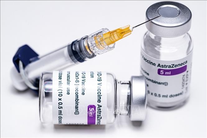 Vaccine phòng COVID-19 của hãng AstraZeneca. Ảnh: AFP/TTXVN