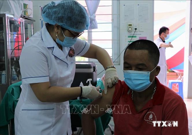 Lai Châu tiêm vaccine phòng COVID-19 cho người dân khu vực biên giới