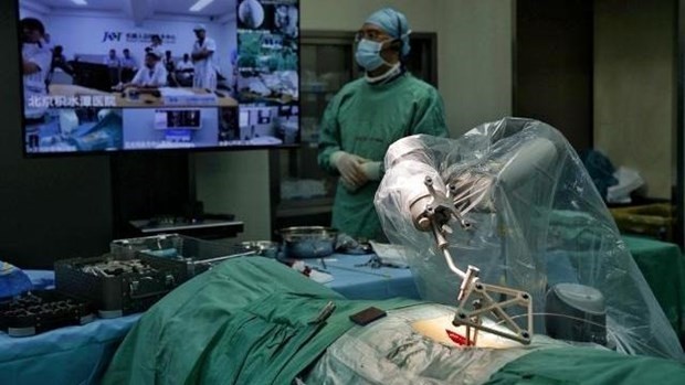 Robot 5G - trợ thủ đắc lực cho các bác sĩ ngoại khoa