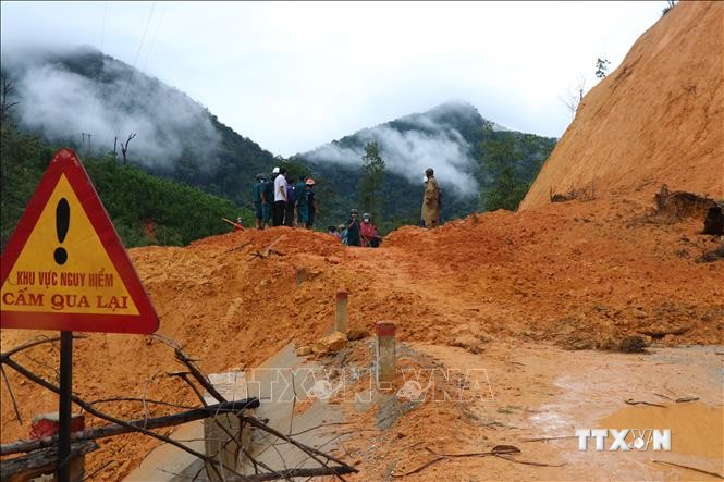 Khẩn trương khắc phục hậu quả do bão số 5 gây ra tại huyện vùng cao Trà Bồng