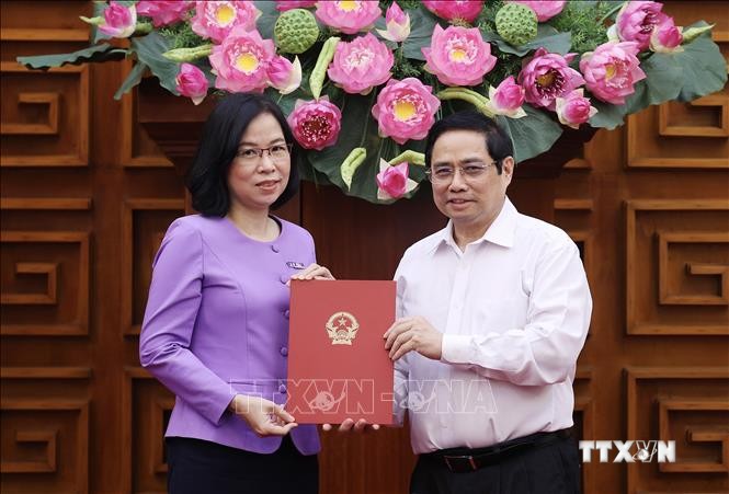 Thủ tướng Phạm Minh Chính trao Quyết định bổ nhiệm bà Vũ Việt Trang làm Tổng Giám đốc TTXVN