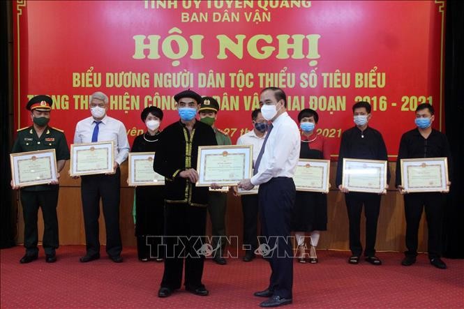 Biểu dương người dân tộc thiểu số tiêu biểu về dân vận ở Tuyên Quang