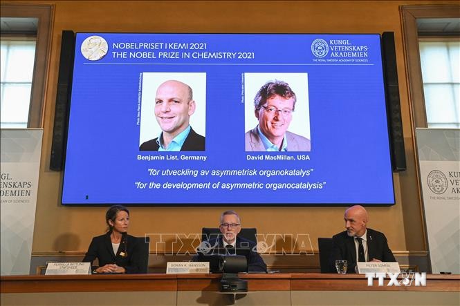 Giải thưởng Nobel 2021 về hóa học đề cao nghiên cứu về hình thức xúc tác