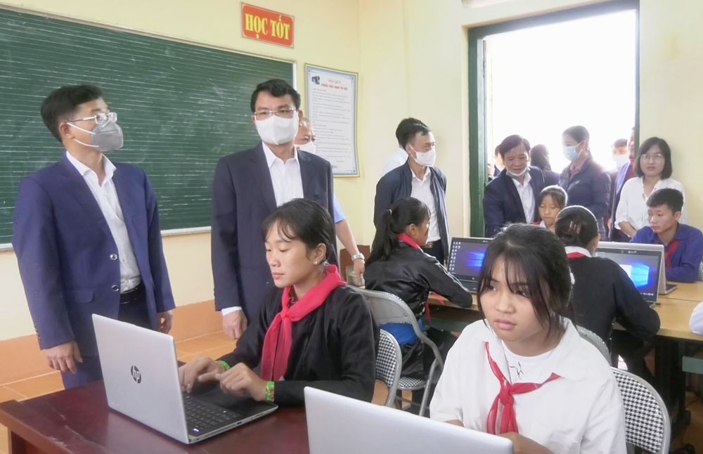 Chương trình "Sóng và máy tính cho em" tạo cơ hội học tập cho học sinh vùng cao Lào Cai