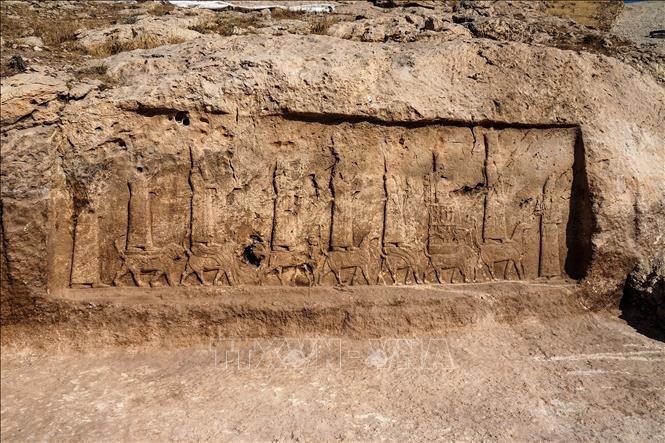 Phát hiện các bức phù điêu khổng lồ và xưởng sản xuất rượu 2.700 năm tuổi tại Iraq