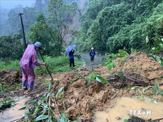Ngập lụt và sạt lở nặng ở một số địa phương tại Thừa Thiên - Huế