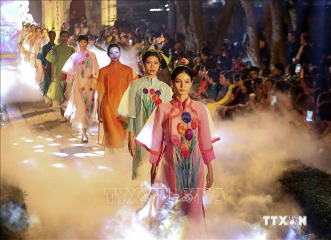 Quảng bá di sản và áo dài truyền thống trong Liên hoan Phim Việt Nam năm 2021