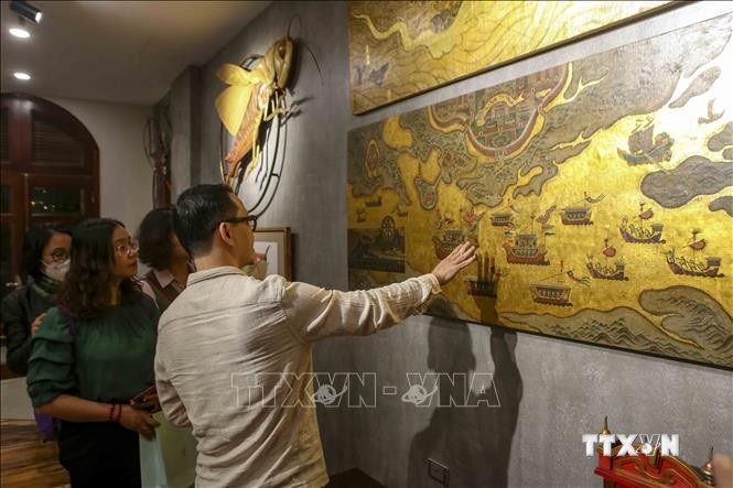 Khám phá thế giới nghệ thuật của Họa sỹ Tạ Huy Long tại Xưởng thứ Bảy