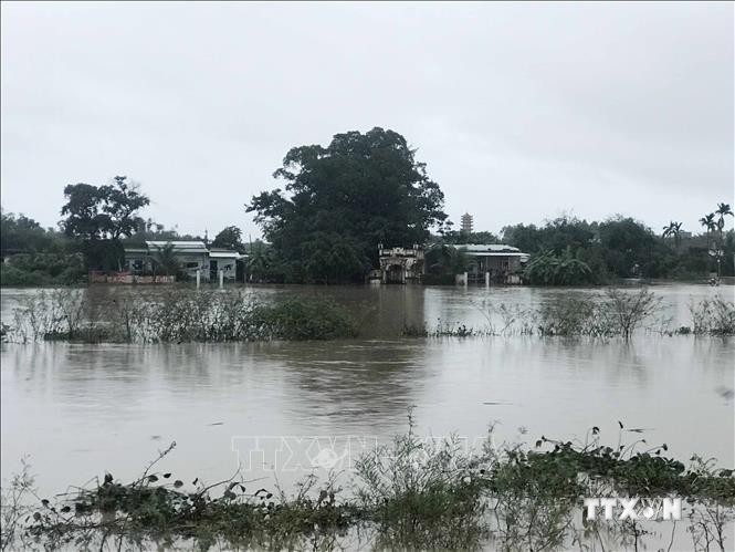Lũ lớn tại Bình Định, hơn 16.500 căn nhà bị ngập, giao thông chia cắt