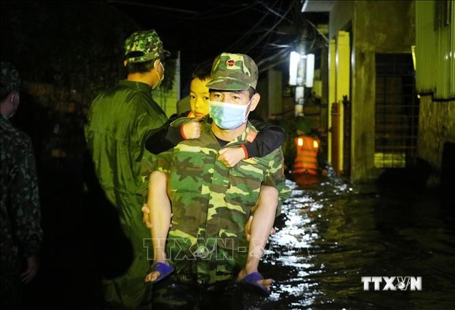 77 năm thành lập Quân đội: Bộ Chỉ huy quân sự tỉnh Phú Yên đồng hành cùng người dân vượt qua bão, lũ