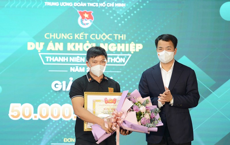 Thí sinh Lương Văn Trường giành giải Nhất cuộc thi Khởi nghiệp thanh niên nông thôn năm 2021