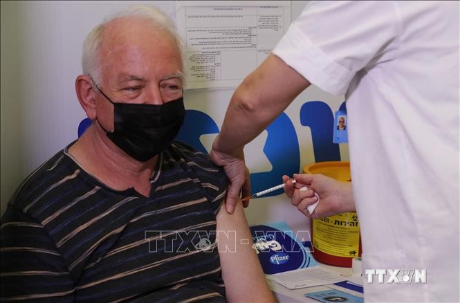  Chuyên gia Israel khẳng định việc tiêm mũi vaccine thứ 4 là cần thiết