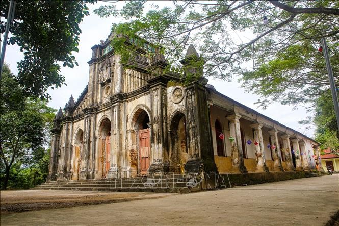 Gìn giữ, bảo tồn vẻ đẹp cổ kính nhà thờ cổ Tùng Sơn