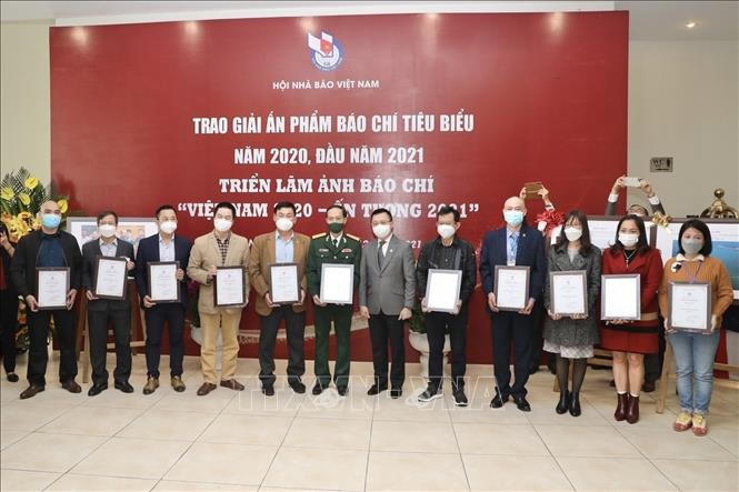 Đại hội lần thứ XI Hội Nhà báo Việt Nam: Trao giải ấn phẩm báo chí tiêu biểu cuối năm 2020, đầu năm 2021