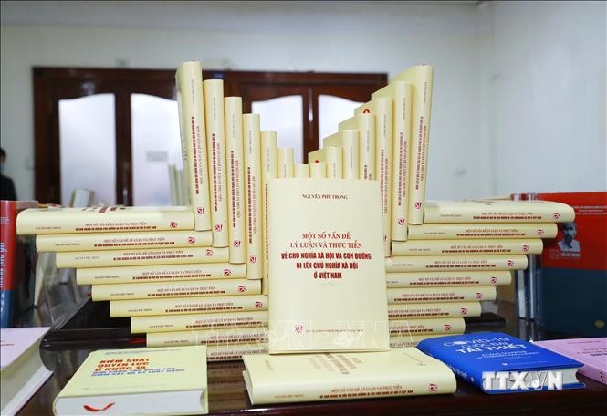 Ra mắt cuốn sách "Một số vấn đề lý luận và thực tiễn về chủ nghĩa xã hội và con đường đi lên chủ nghĩa xã hội ở Việt Nam” của Tổng Bí thư Nguyễn Phú Trọng
