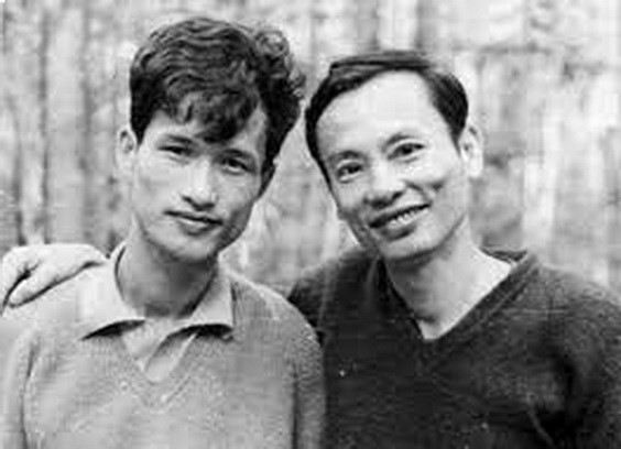 Nhà báo-liệt sỹ Nguyễn Đức Hoằng (bên trái, Trưởng phân xã Thông tấn xã Giải phóng tại Lộc Ninh). Ảnh TTXVN