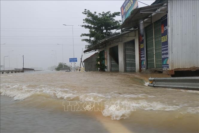 Các tỉnh, thành phố từ Quảng Bình đến Bình Thuận chủ động ứng phó với mưa lũ trái mùa