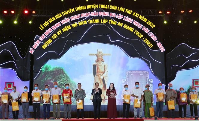 Phó Chủ tịch nước Võ Thị Ánh Xuân dự khai mạc Lễ hội Văn hóa truyền thống huyện Thoại Sơn, An Giang