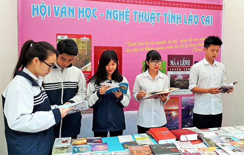 Lào Cai tặng gần 10.000 đầu sách cho trẻ em nghèo vùng cao