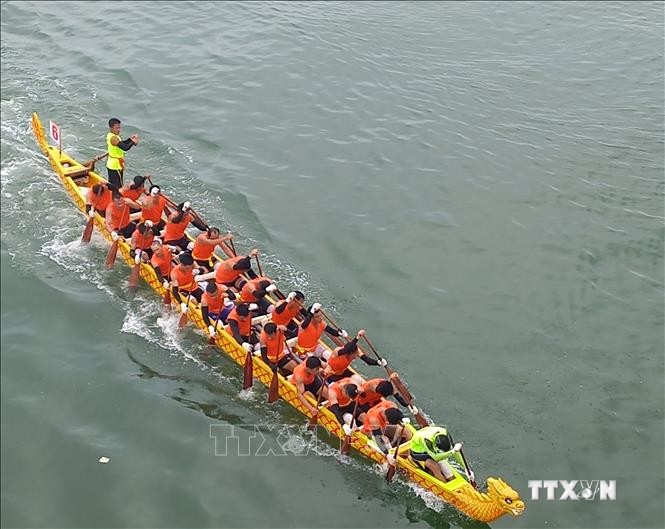 Sôi nổi Lễ hội đua thuyền truyền thống trên sông Nhật Lệ năm 2022