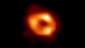 Giới thiên văn tiết lộ hình ảnh đầu tiên về hố đen ở trung tâm Dải Ngân hà 