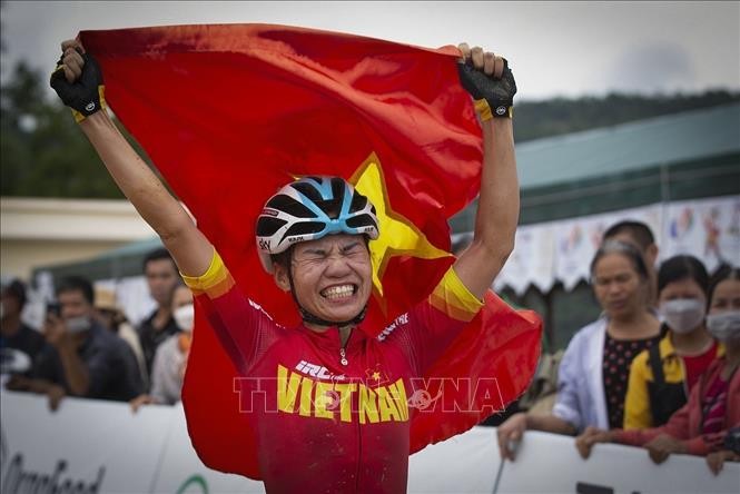 Nữ VĐV đua xe đạp người Mường Đinh Thị Như Quỳnh giành Huy chương Vàng tại SEA Games 31