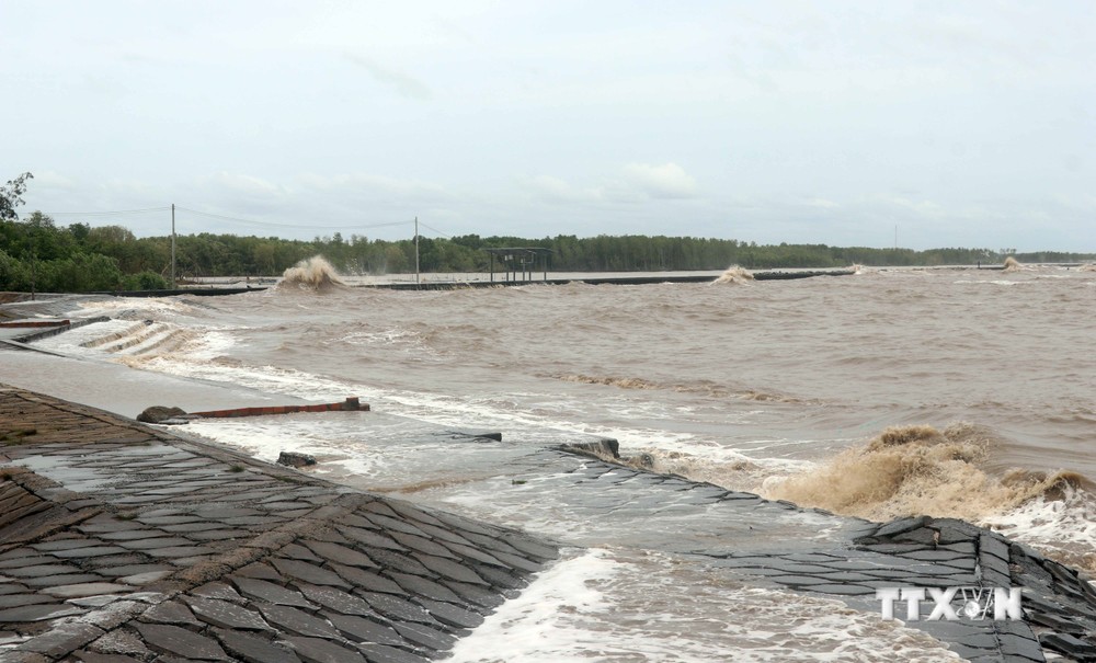 Từ ngày 10-12/7, mưa lớn, dông, lốc, gây thiệt hại tại một số tỉnh miền Tây