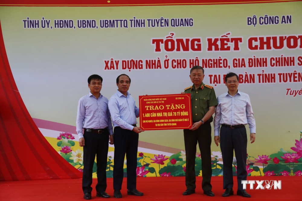Hỗ trợ làm nhà ở cho 1.400 hộ nghèo trên địa bàn tỉnh Tuyên Quang