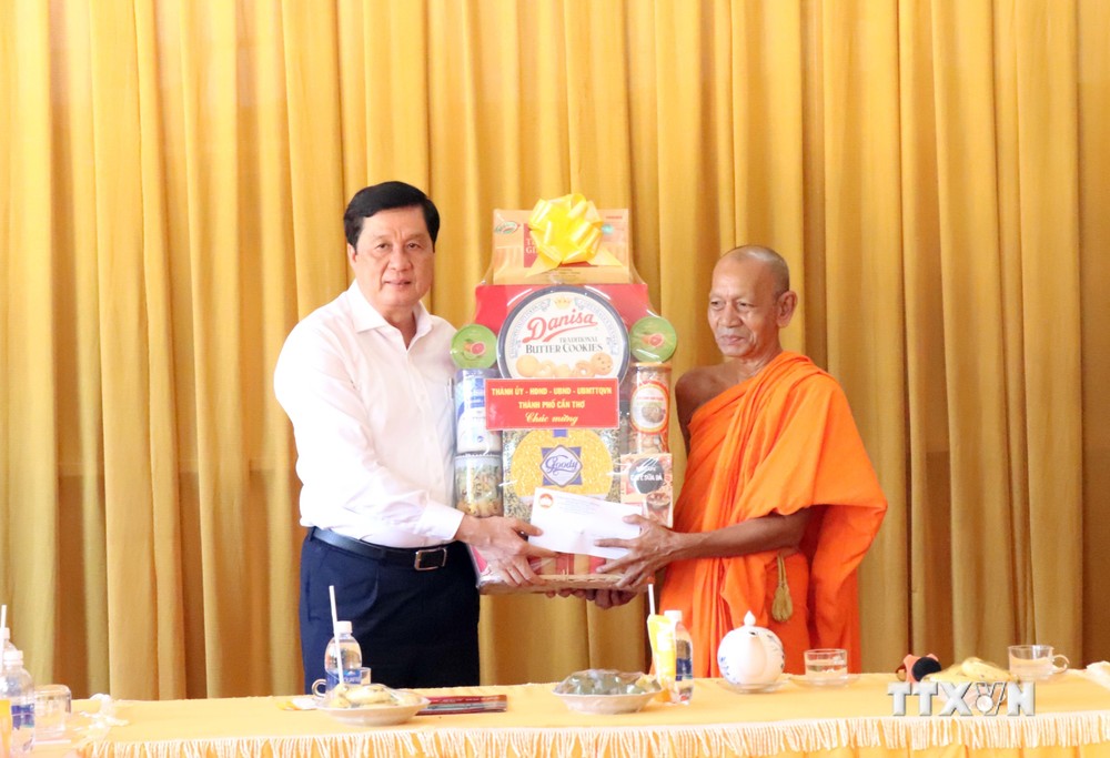 Cần Thơ giữ gìn và phát huy giá trị truyền thống lễ Sene Dolta của đồng bào Khmer