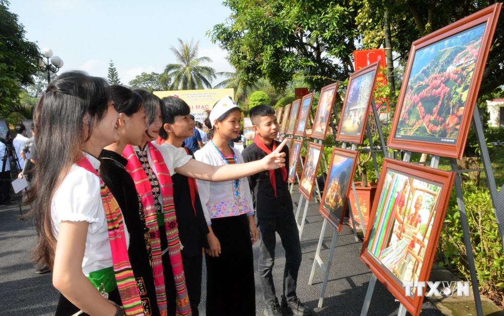 Khai mạc triển lãm ảnh “Di sản Nghệ thuật Xòe Thái Việt Nam” và “Ảnh đẹp Du lịch 8 tỉnh Tây Bắc” mở rộng năm 2022