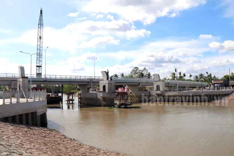 Trà Vinh công bố tình huống khẩn cấp sự cố sạt lở các đoạn đê bao ở huyện Cầu Kè