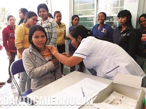 Ninh Thuận nâng cao năng lực chăm sóc y tế cho cô đỡ thôn bản