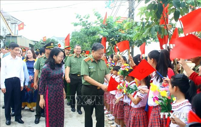 Bộ trưởng Bộ Công an Tô Lâm dự Ngày hội Đại đoàn kết toàn dân tộc tại xã Hưng Tân