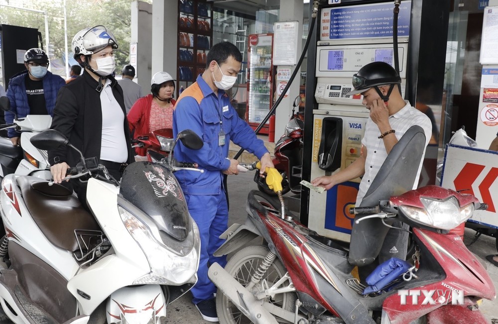 Giá xăng dầu đồng loạt tăng nhẹ