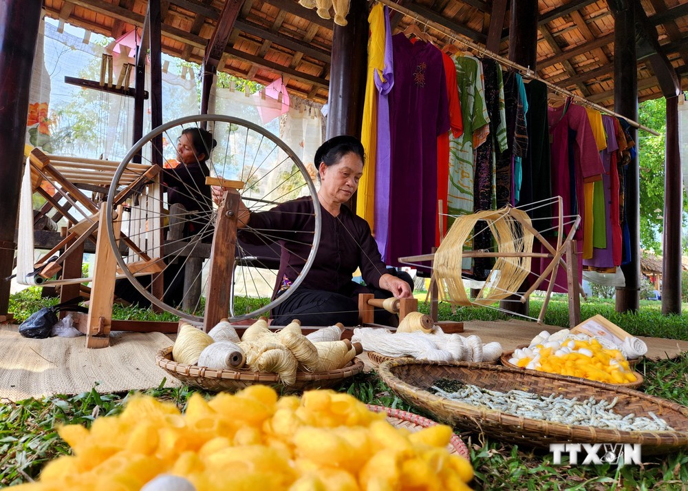 Tôn vinh tinh hoa các làng nghề truyền thống Việt Nam